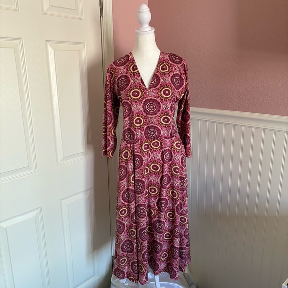 Agnes & Dora Dresses & Skirts - Agnes & Dora size Large Pink Patterned Midi Dress with Pockets
